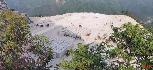 广西贺州一石材厂“削山取料” 官方:正在治理整改